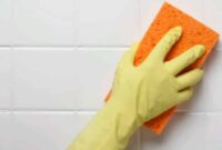 Cara membersihkan keramik kamar mandi